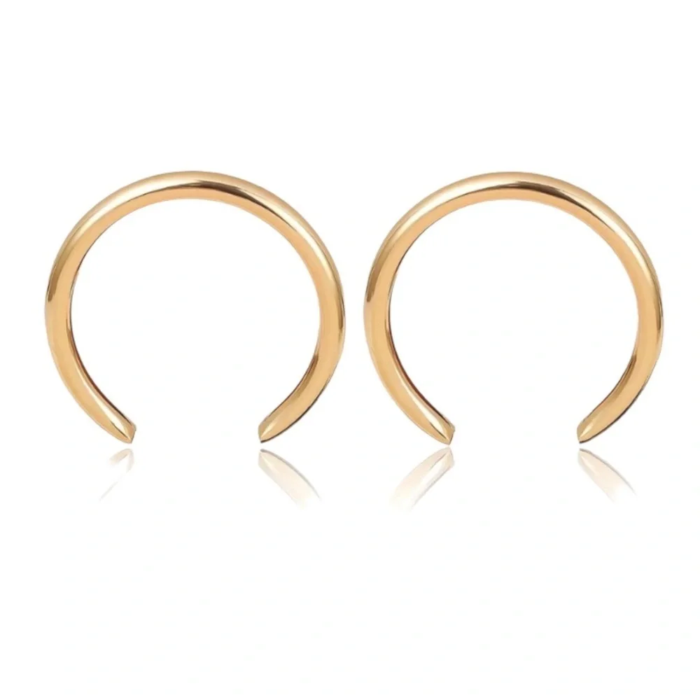 Mega large gold crescent 🌙 moon hoop earrings - Picture 4 of 8